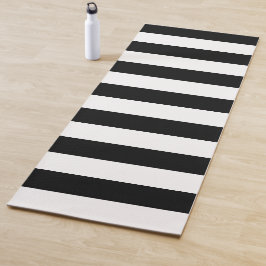 Dekoratives Muster aus schwarz-weiß Streifen Yogamatte