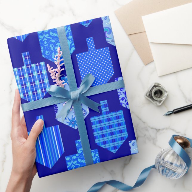 Dekorierte Dreidels Blue Geschenkpapier (Schenken)