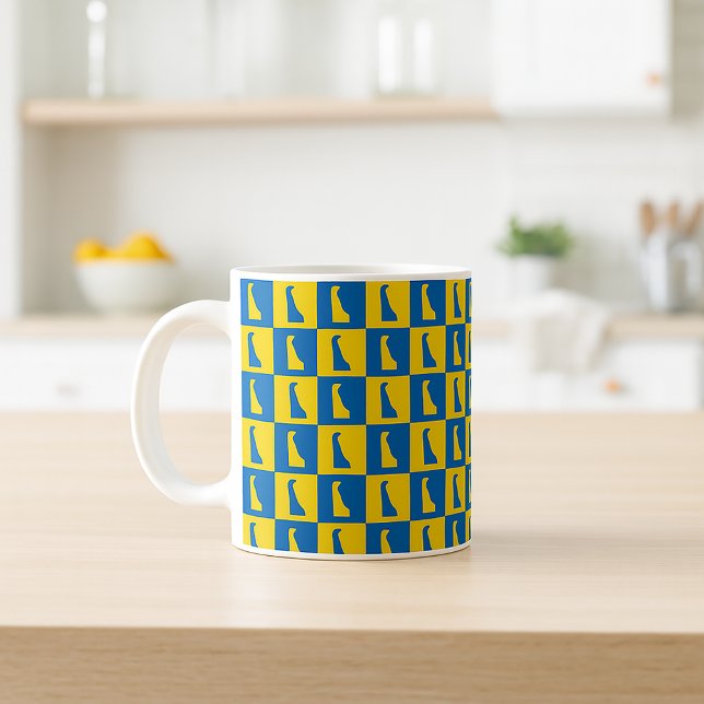 Delaware Silhouette Pop Art Blue Yellow Pattern Kaffeetasse (A mug with a blue and gold pattern of the US state of Delaware.)