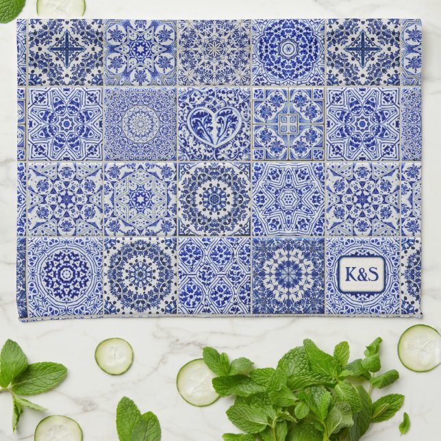 Delft Pottery Look Blue Tiles mit ihren Initialen Geschirrtuch (Gefaltet)