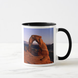 Delicate Arch bei Sonnenuntergang mit schneebedeck Tasse