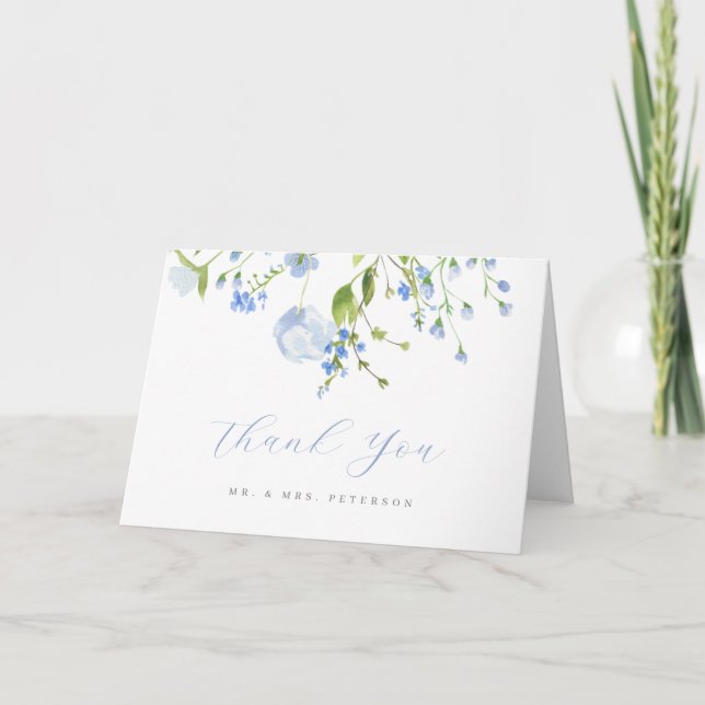 Delicate Blue Wild Blume Script Wedding Faltet T Dankeskarte (Vorderseite)