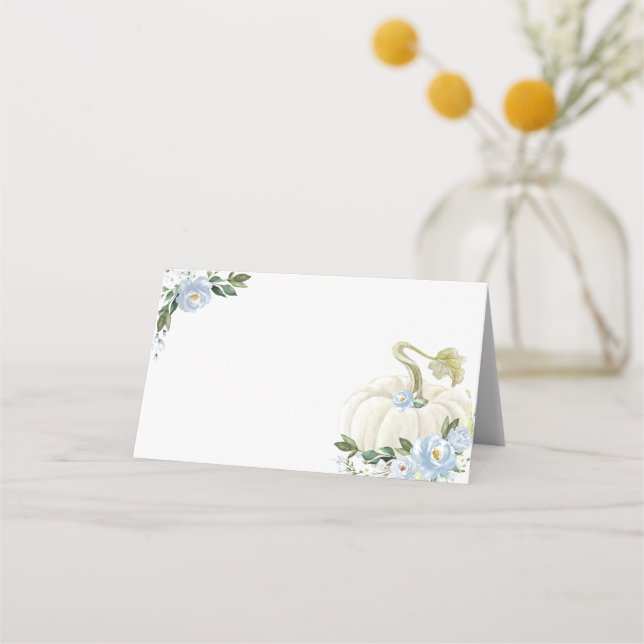 Delicate Dusty Blue Floral Pumpkin Boy Baby Dusche Platzkarte (Vorderseite)