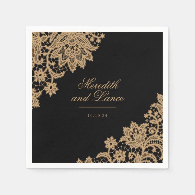 Delicate Lace Black and Gold Script Wedding Serviette (Vorderseite)