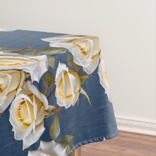 Delicate White And Pale Yellow Roses  Tischdecke (Beispiel)