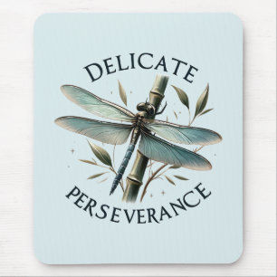 Delikate Ausdauer - Künstlerische Libelle Mousepad