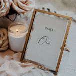 Delikate Black Calligraphy Table One Tischnummer<br><div class="desc">Dieser zarte schwarze Kalligraphietisch mit einer Tischnummer eignet sich perfekt für eine moderne Hochzeit. Das romantische minimalistische Design besticht durch eine hübsche und elegante schwarze Typografie auf weißem Hintergrund mit einem sauberen und schlichten Look. Die Karte druckt auf der Vorder- und Rückseite (beidseitig). Andere Tischnummern in der Sammlung werden separat...</div>