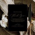 Delikate Gold und Black Danke Empfang Card Postkarte<br><div class="desc">Diese zarte Gold- und Schwarz-Dankeschön-Empfang-Karte ist perfekt für eine moderne Hochzeit. Das romantische minimalistische Design besticht durch eine hübsche und elegante Champagner-goldgelbe Typografie auf schwarzem Hintergrund mit einem klaren und schlichten Look. Platzieren Sie diese Karten am Tisch für jeden Ihrer Gäste an Ihrem Hochzeitsempfang. Personalisieren Sie die Karte mit Ihren...</div>