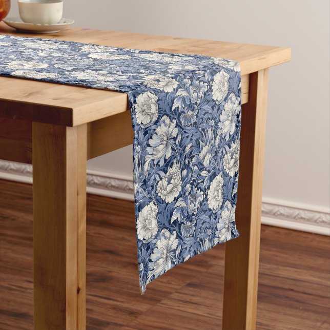 Delikate Harmonie: Französisch Blue Essentials Großer Tischläufer (Beispiel)
