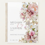 Delikate Moderne rosa Rose & Lily Wedding Planer<br><div class="desc">Dieses Hochzeitsplaner-Design zeichnet sich durch ein weiches,  realistisches Blumenspray aus Weiß,  Rosa und Creme Rose und Lilien aus. Die Rückseite setzt das Design fort. Dieses Design ist Teil der Delicate Modern Pink Blush Rose und Lily Hochzeitssuite der Karten erstellt von Simply Farmhouse Press.</div>