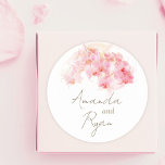 Delikate Orchid Blume Flora Hochzeit Runder Aufkleber<br><div class="desc">Delikate Orchid Watercolor Blume Floral Wedding Classic Round Sticker. Chic Aquarell zeichnend aus rosa,  roten und orangefarbenen Orchideen. Passen Sie den Text an und kreieren Sie einzigartige Hochzeitsaufkleber für einen ganz besonderen Tag.</div>