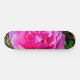Delikate rosa Rosa Rose. Skateboard
