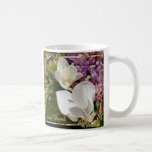 Delikate weiße Blume mit goldfarbenem Rand Kaffeetasse