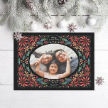 Delikates Poinsettia Oval Frame Black Foto Feiertagskarte<br><div class="desc">Original illustrierter Rahmen aus Poinsettien und heiligen Blätter. Ebenfalls verfügbar in alternativer Ausrichtung</div>