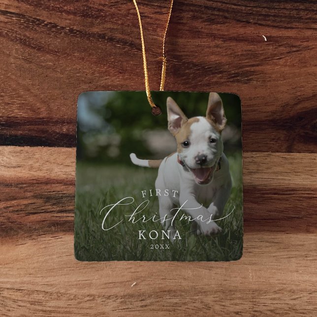 Delikates Puppy's erstes Weihnachtshundüberlagerun Keramikornament (Von Creator hochgeladen)