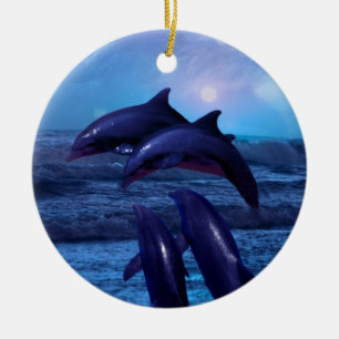 Delphine, die im OzeanWeihnachtsbaum spielen Keramikornament