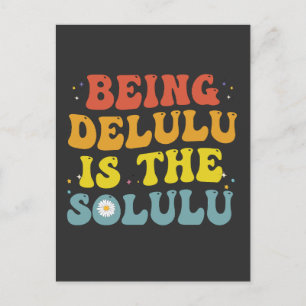 Delulu ist der Solulu Funny Groovy GenZ Retro Einladungspostkarte
