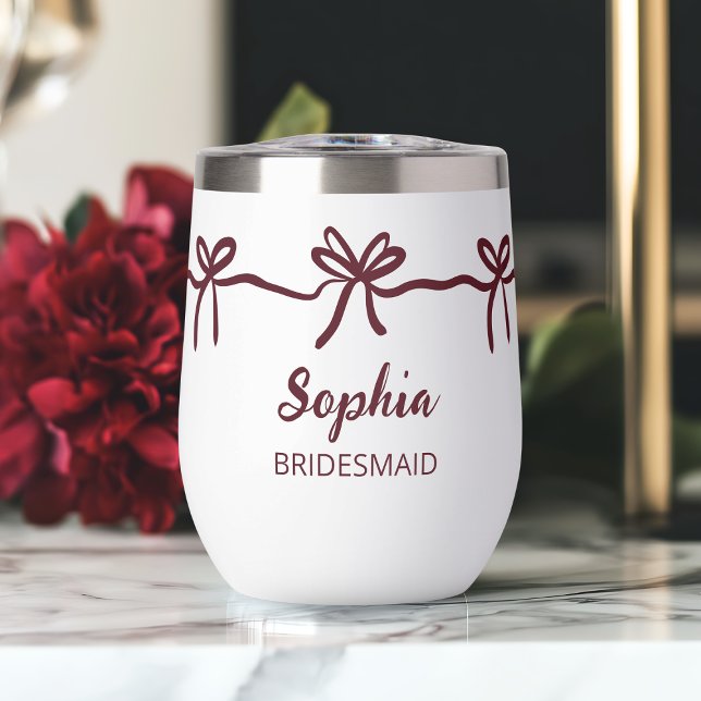 Demoiselle d'honneur à ruban bordeaux personnalisé (Burgundy Bow Bridesmaid Personalized Script Name Thermal Wine Tumbler)