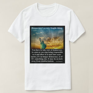 Demokratie ist eine sehr zerbrechliche Sache. T-Shirt