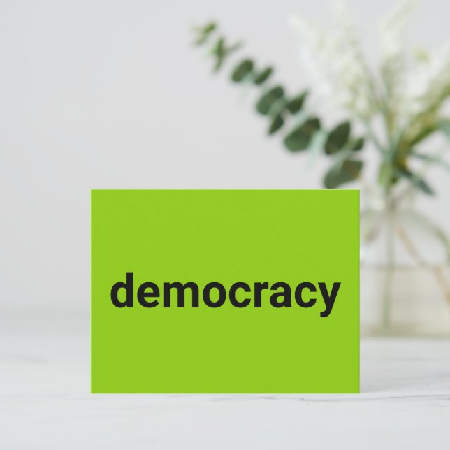 Demokratie Moderne Typografie schwarzen Kalkgrün c Postkarte (Stehend Vorderseite)