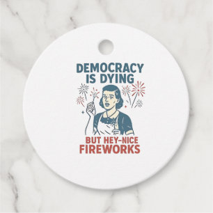 Demokratie stirbt, aber Hey, nette Feuerwerke Geschenkanhänger