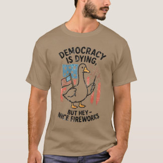 Demokratie stirbt, aber Hey, netter Feuerwerk 4. J T-Shirt