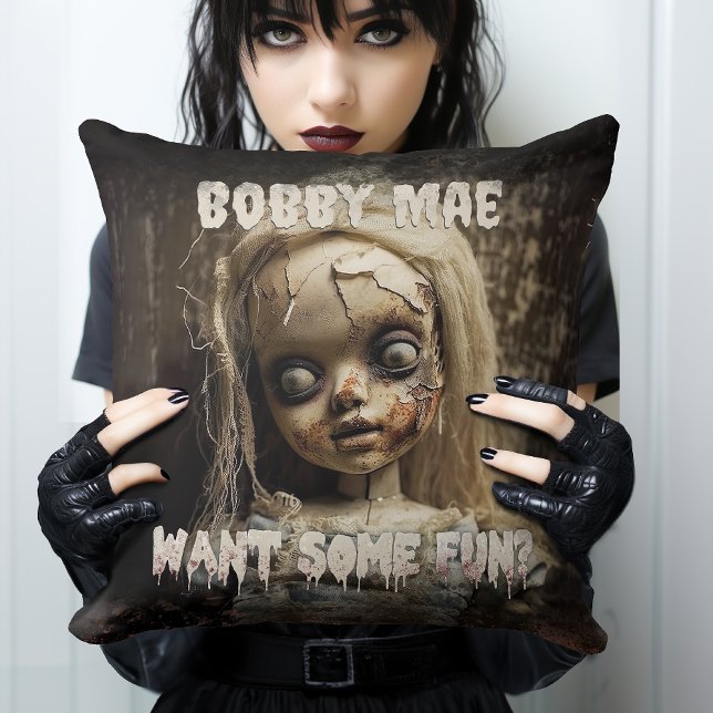 Demon Spuk Doll 80er Horror Movie Kissen (Created to bring out your wicked side, this haunting throw pillow will have you awake at night!)