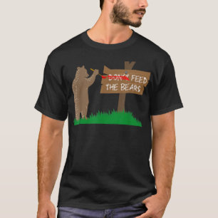 Den Bären nicht füttern Lustiges Camping T-Shirt