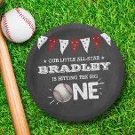 Den Großen treffen | Baseball 1. Geburtstag Pappteller<br><div class="desc">Feiern Sie stilvoll mit diesen trendigen 1. Geburtstag Party Papier-Tellern. Das Design ist leicht mit Ihrer eigenen Formulierung zu personalisieren und Ihre Familie und Freunde werden begeistert sein,  wenn sie diese fabelhaften Party-Teller sehen. Entsprechende Party-Elemente finden Sie in der Auflistung.</div>