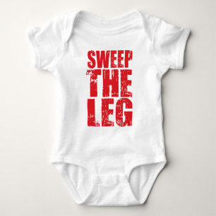 Den Lack wischen Baby Strampler
