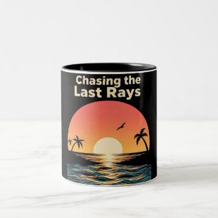 Den letzten Strahl jagen – Sunset Dreamer Ästhetik Zweifarbige Tasse