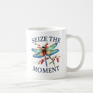Den Moment nutzen - Künstlerische Libelle Kaffeetasse