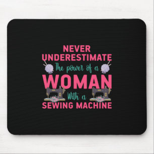 Den Power einer Frau mit einer Nähmaschine löschen Mousepad