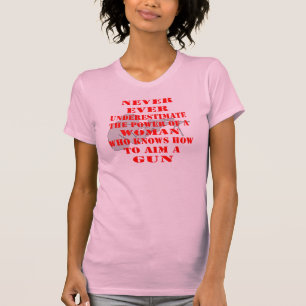 Den Power einer Frau nie unterschätzen T-Shirt