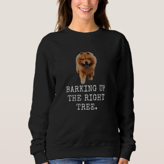 Den richtigen Baum hochbellen. Funny Dog Vater und Sweatshirt
