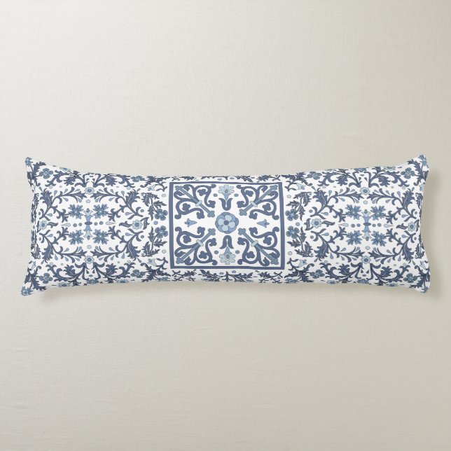 Denim Blue Floral Seitenschläferkissen (Vorderseite)