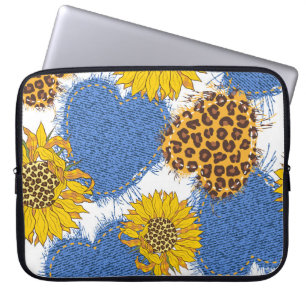 Denim Herzen aus Stoff mit abgerissenen Kanten und Laptopschutzhülle