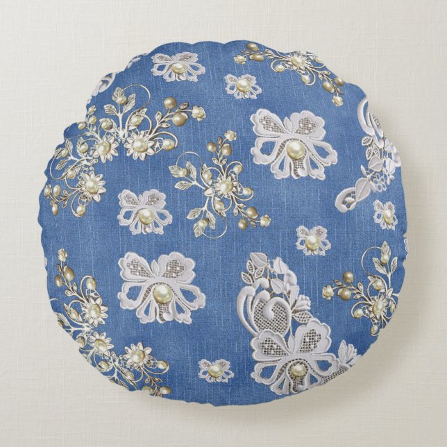 Denim Textured Lace und Pearls Rundes Kissen (Vorderseite)