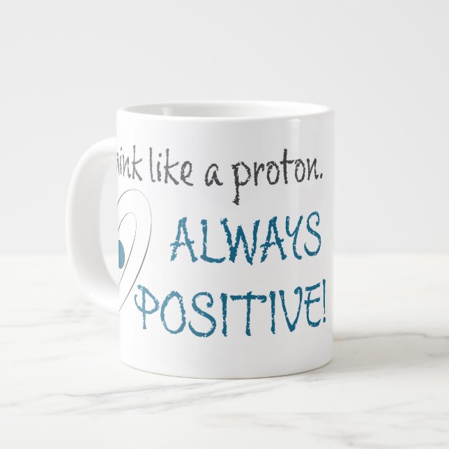 Denk wie ein Proton. Immer positiv! Jumbo-Tasse (Vorderseite Links)