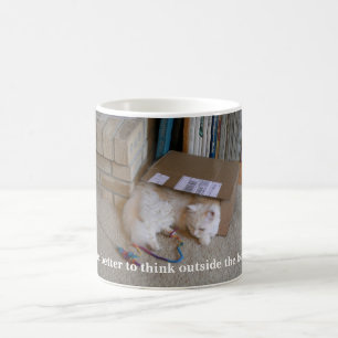 Denken außerhalb des Kastens Kaffeetasse