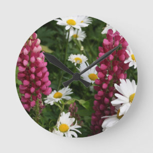 Denken Sie an Blumenblüten Runde Wanduhr