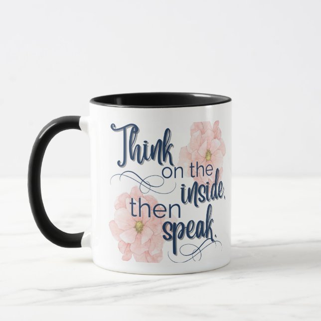 Denken Sie an die lustige hübsche Tasse im Inneren (Links)