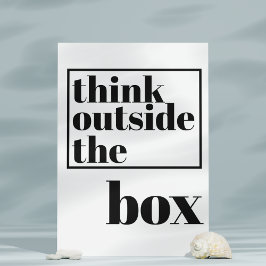 Denken Sie außerhalb der Box - Fun Quote Fett Typo Postkarte