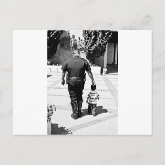Denken Sie daran, Polizist zu betreuen Postkarte