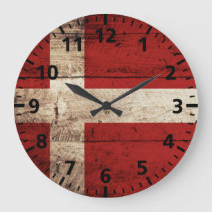 Denmark Flag on Old Wood Grain Große Wanduhr