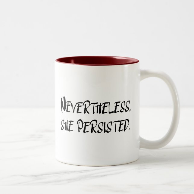 "Dennoch, bestand sie" Typografie-Zitat fort Zweifarbige Tasse (Rechts)