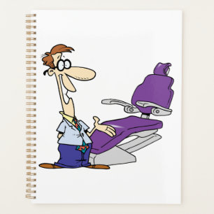 Dentiste masculin drôle et chaise dentaire violett