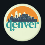 Denver Colorado City Skyline Retro City Art Magnet<br><div class="desc">Vintages und retro City Design mit wunderschöner Skyline, touristischer Attraktion und Stadtbild. Cooler Wolkenkratzer und Gebäude Silhouette Illustrationen für Touristen und Reisende. Ideal als Souvenir, um Zuhause zu bringen, wenn Sie durch die Welt reisen. Rett die Erinnerung an deine Reise und Ferien mit Familie und Freunden. Die Hintergrundfarbe kann auf...</div>