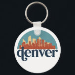 Denver Colorado City Skyline Vintag Cityscape Schlüsselanhänger<br><div class="desc">Vintages und retro City Design mit wunderschöner Skyline, touristischer Attraktion und Stadtbild. Cooler Wolkenkratzer und Gebäude Silhouette Illustrationen für Touristen und Reisende. Ideal als Souvenir, um Zuhause zu bringen, wenn Sie um die Welt reisen. Rett die Erinnerung an deine Reise und Ferien mit Familie und Freunden. Die Hintergrundfarbe kann auf...</div>