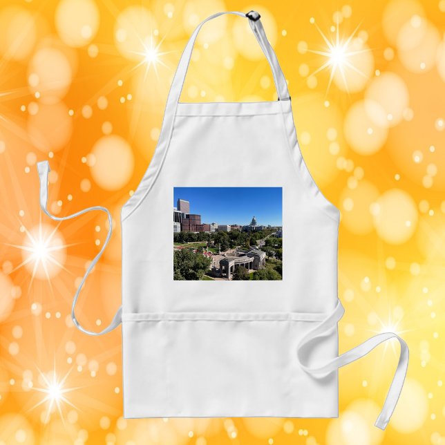 Denver Colorado Landscape Photo Schürze (An apron featuring a photo of downtown Denver, Colorado.)